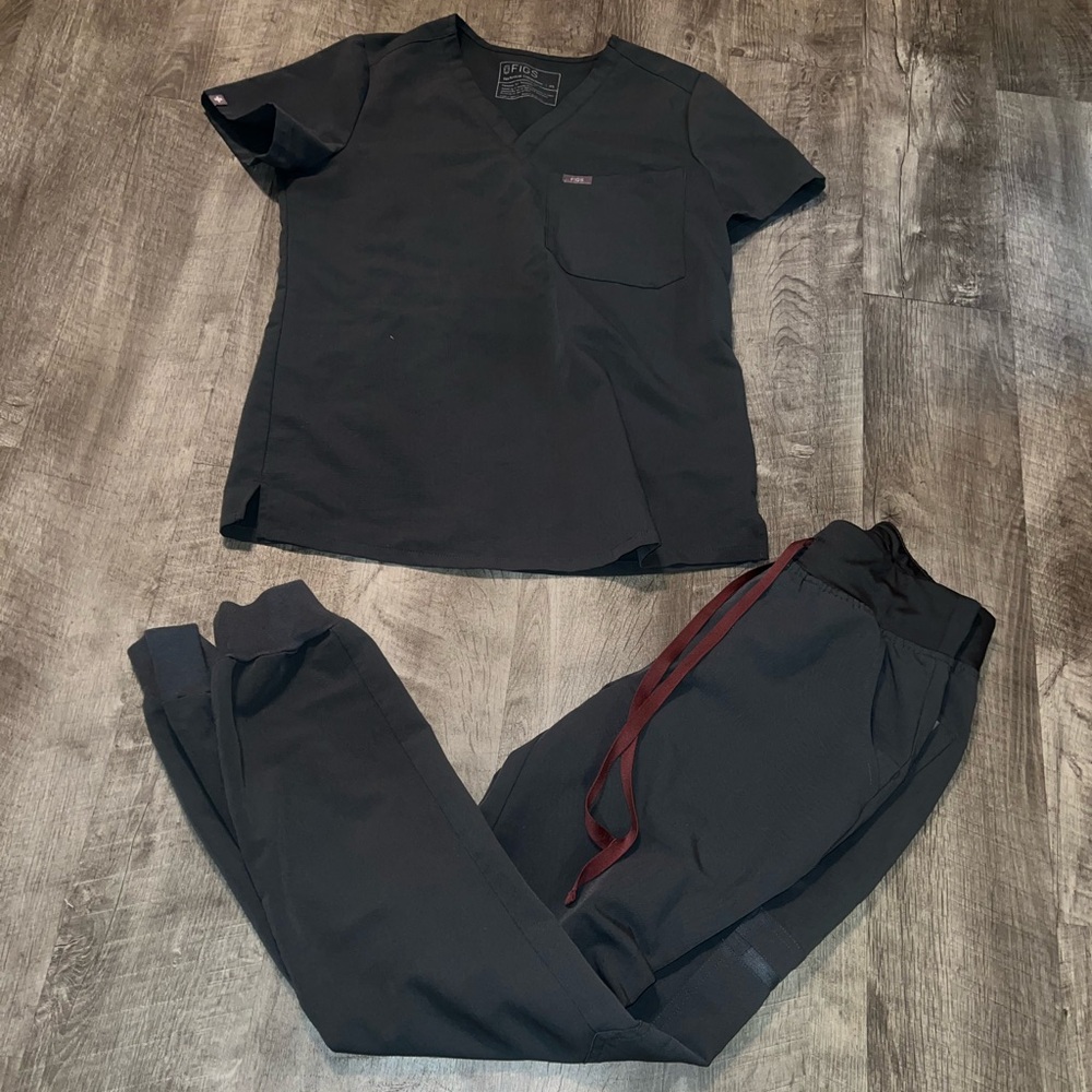 FIGs scrub jogger set